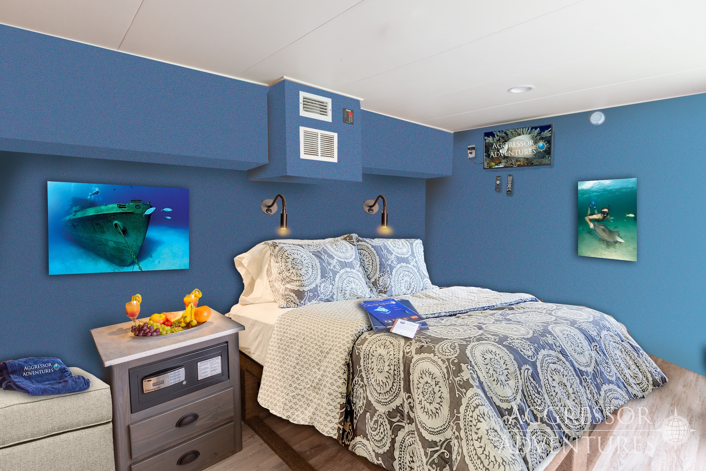 Master Stateroom with double bed aboard Cayman Aggressor IV